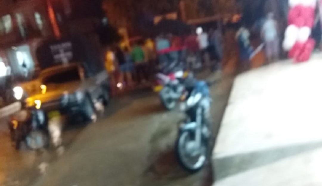 La víctima recibió ocho balazos mientras comía en una mesa de fritos del barrio Los Calamares