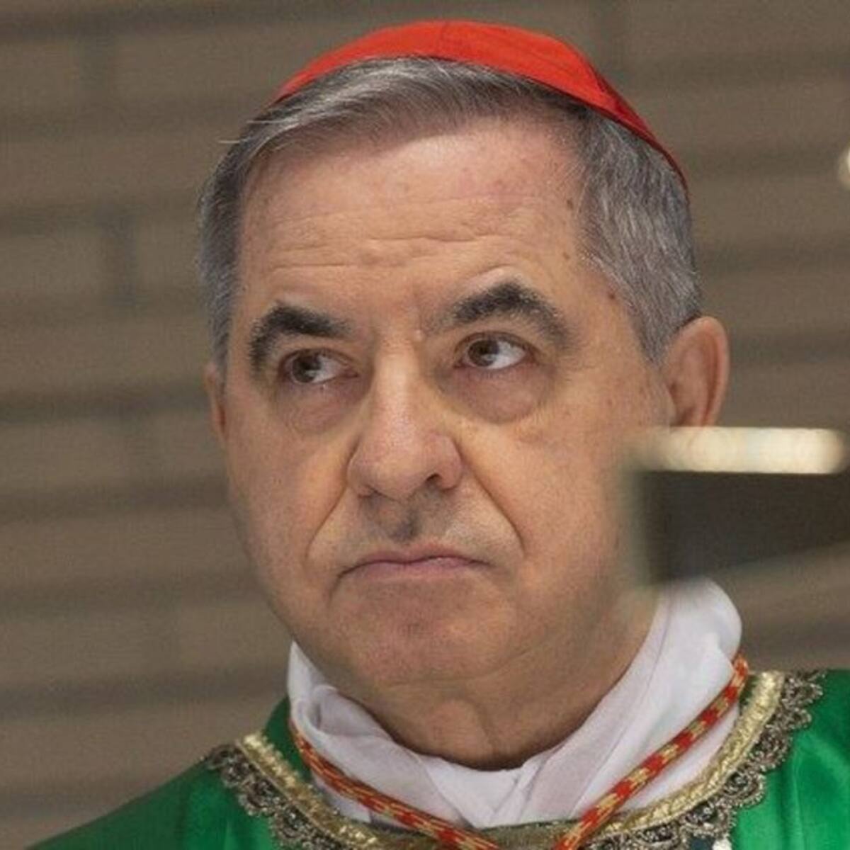 Angelo Becciu, el cardenal condenado a cárcel por fraude que quiere participar del cónclave