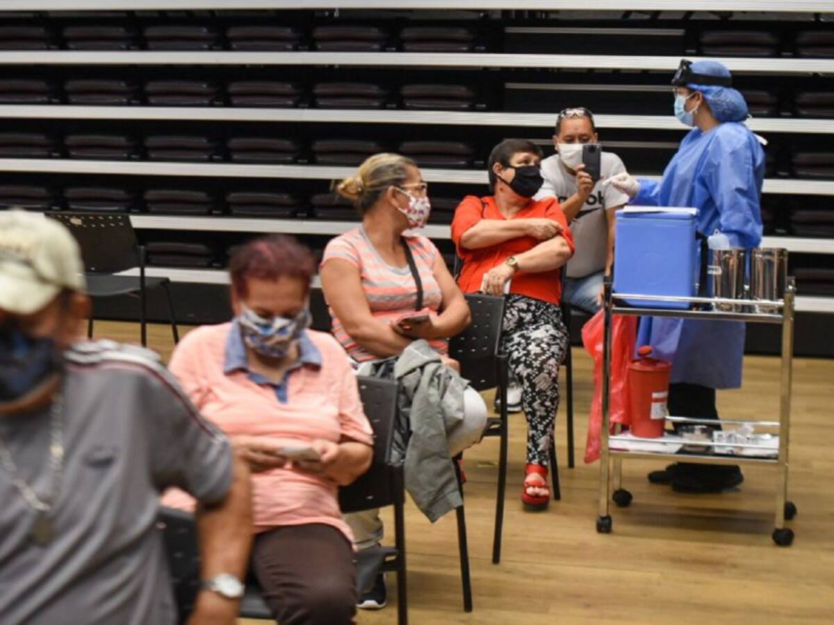 Preparan agendamiento para vacunar a población mayor de 60 años en Medellín