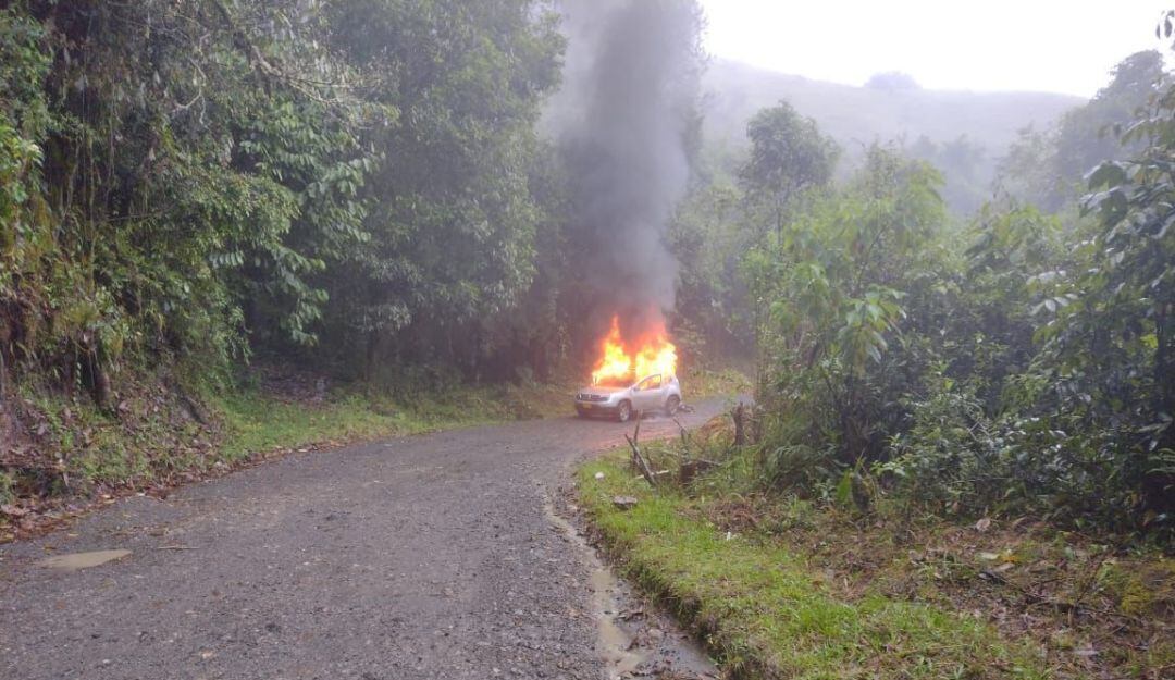 Sujetos armados incineraron un vehículo particular en el sector conocido como ‘La Granadilla’