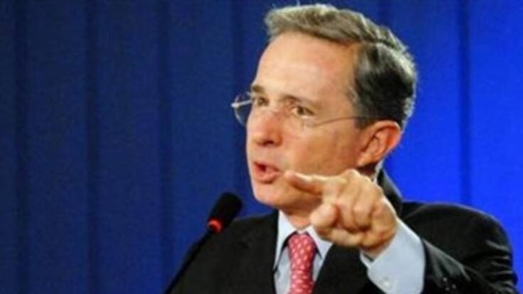 Uribe vuelve a arremeter contra Santos y dice que ha descuidado la seguridad por buscar diálogos con las Farc