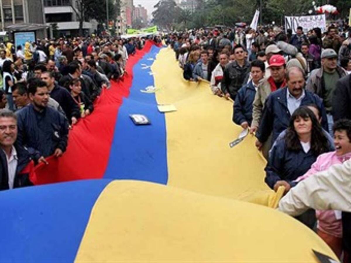 Santos atribuye al invierno y a investigaciones por corrupción la baja en su favorabilidad