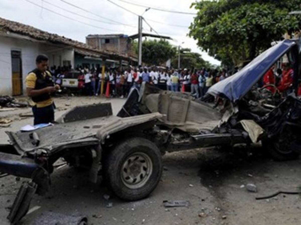 Con actos terroristas no ablandarán al Gobierno: Santos