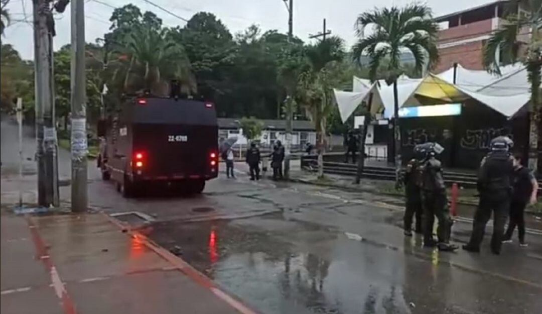 Los enfrentamientos llegaron cerca a la  universidad del Tolima. 