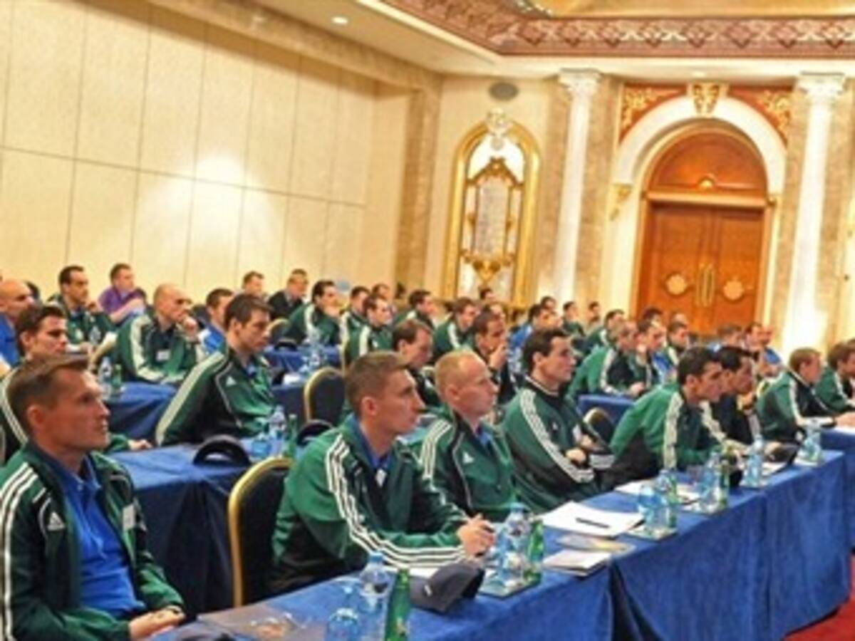 UEFA pide a árbitros que estén alerta a corrupción y amaños durante la Eurocopa 2012