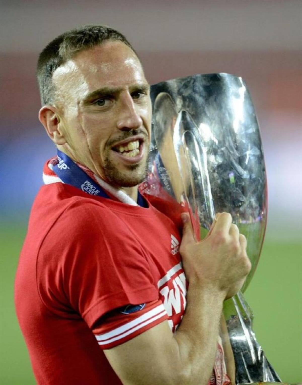 Desde lanzamientos del punto penal, el equipo de Pep Guardiola consiguió por primera vez el título de la Supercopa de Europa, al vencer al Chelsea 5-4 (2-2 en los 120 minutos).