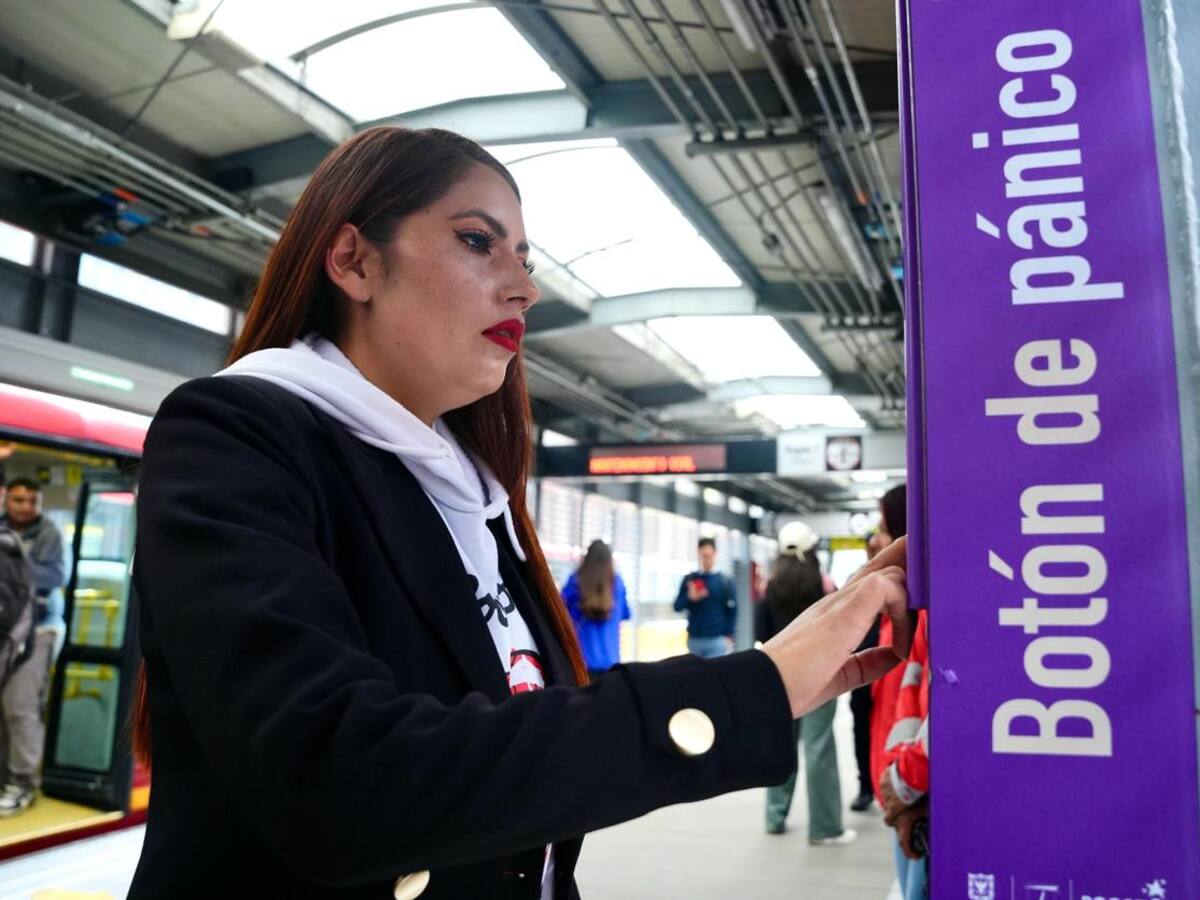 TransMilenio implementa Botón de Pánico para atender casos de acoso en el sistema