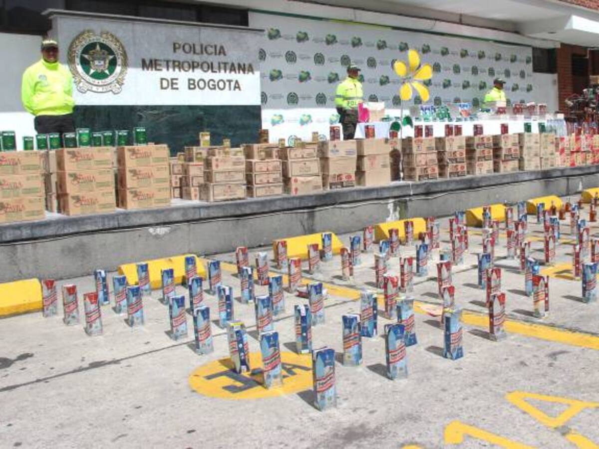 Incautan 12.000 botellas de licor de contrabando y adulterado en Bogotá