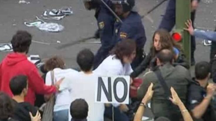 Al menos 14 heridos y 23 detenidos dejan protestas en Madrid por medidas del Gobierno ante la crisis