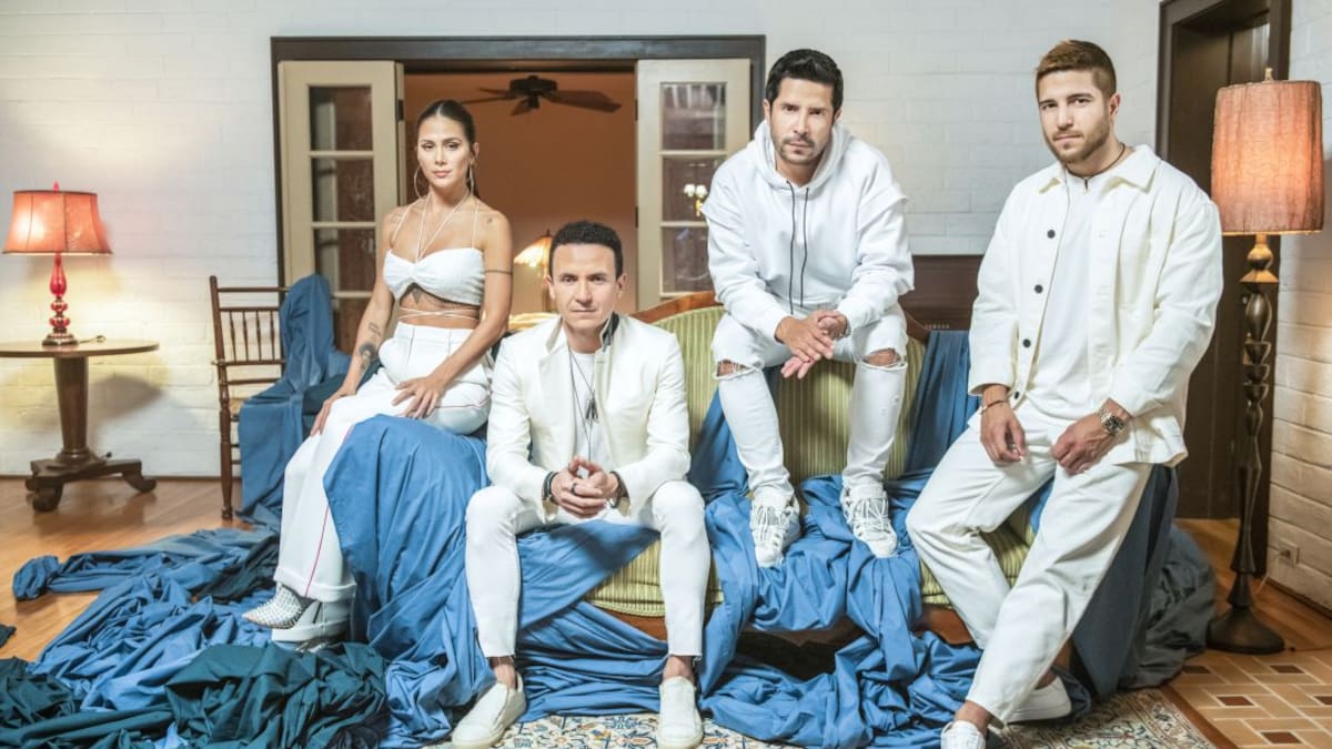 Fonseca homenajea el tema “Te mando flores” con 2005