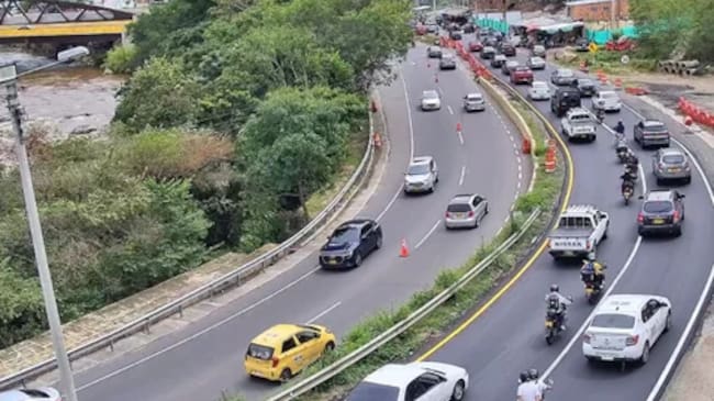Alto flujo vehicular en la vía Girardot-Bogotá este domingo 5 de abril: hay tráfico lento