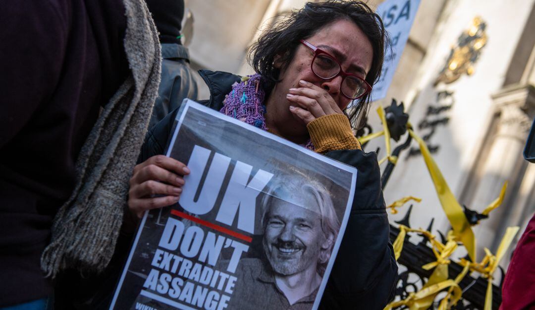 Manifestantes piden no extraditar a Assange