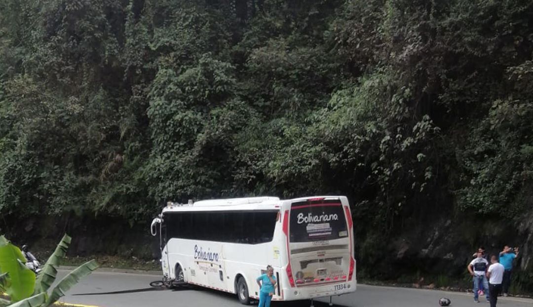 Vía entre el Tolima y el Quindío 