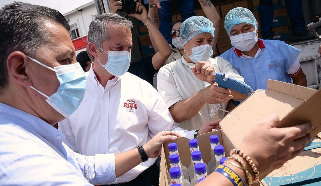 Exportación de aguardiente Tapa Roja