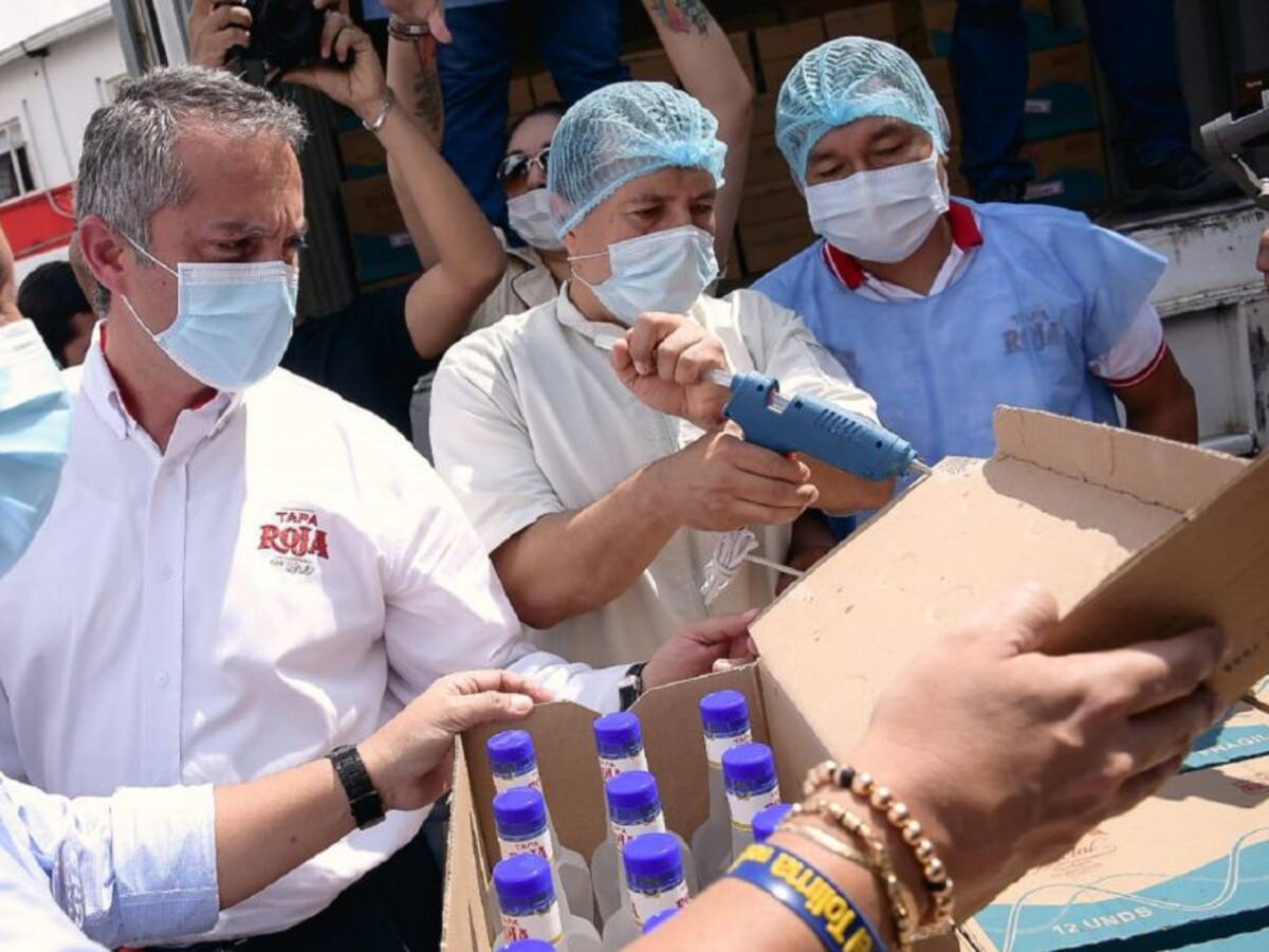 Aguardiente Tapa Roja realiza su primera exportación