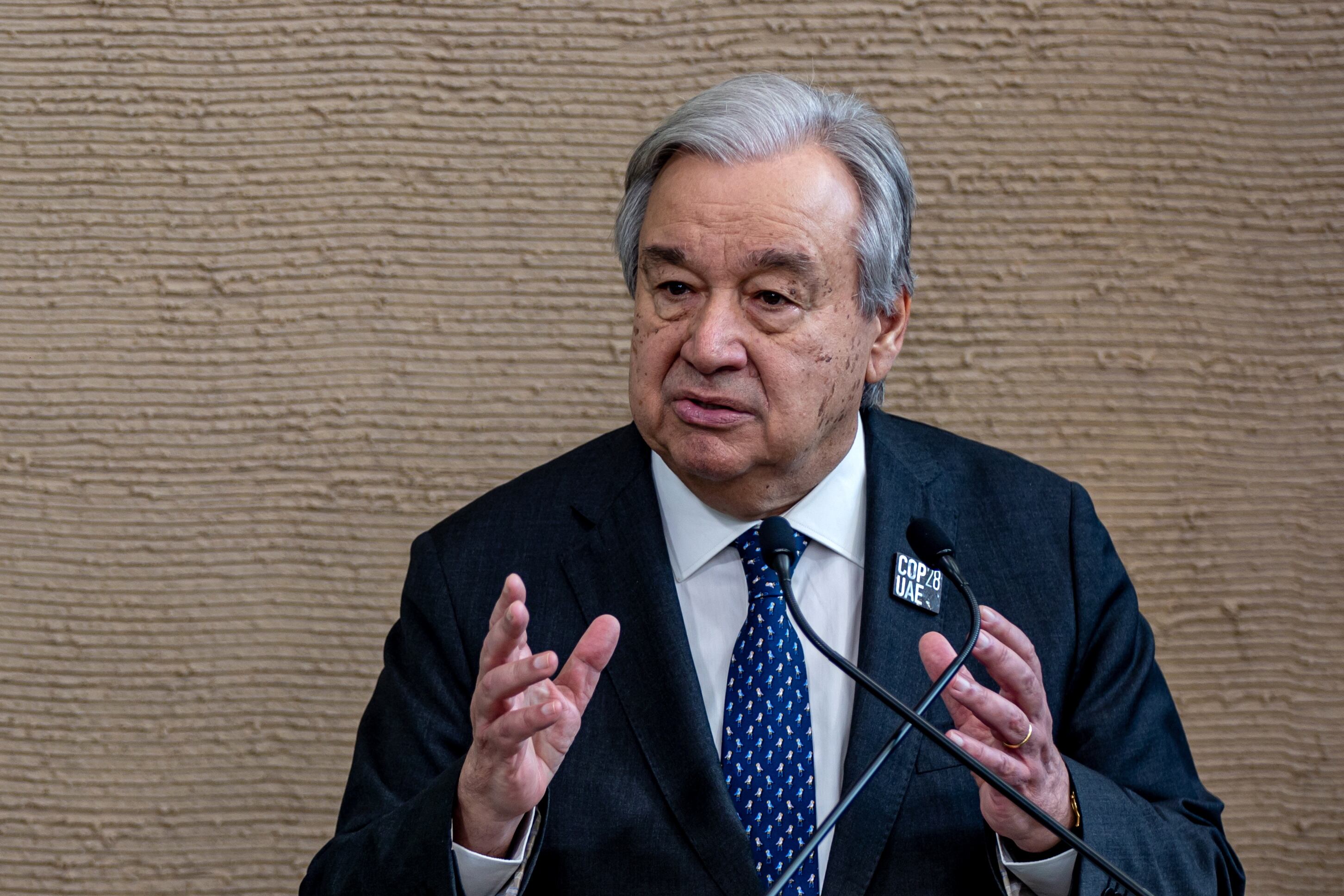 Dubai (United Arab Emirates), 11/12/2023.- United Nations Secretary-General, Antonio Guterres, speaks to journalists during the 2023 United Nations Climate Change Conference (COP28), in Dubai, United Arab Emirates, 11 December 2023. COP28 runs from 30 November to 12 December, and is expected to host one of the largest number of participants in the annual global climate conference as over 70,000 estimated attendees, including the member states of the UN Framework Convention on Climate Change (UNFCCC), business leaders, young people, climate scientists, Indigenous Peoples and other relevant stakeholders will attend. (Emiratos Árabes Unidos) EFE/EPA/MARTIN DIVISEK