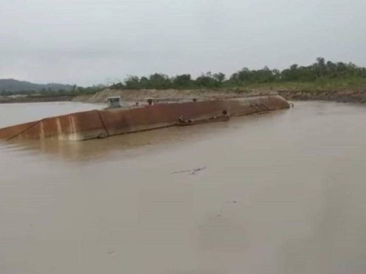 Localizan otros dos cuerpos de la planta flotante que zozobró en El Bagre