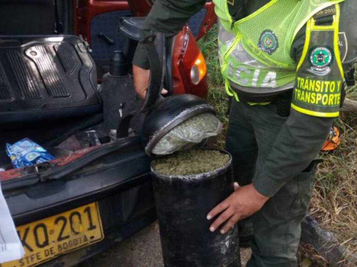 Encontraron alucinógenos camuflados en un cilindro y en una motocicleta