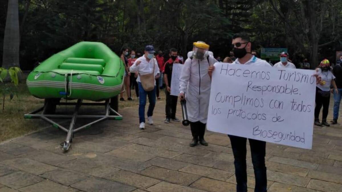 VIDEO: En San Gil marcharon contra el pico y cédula