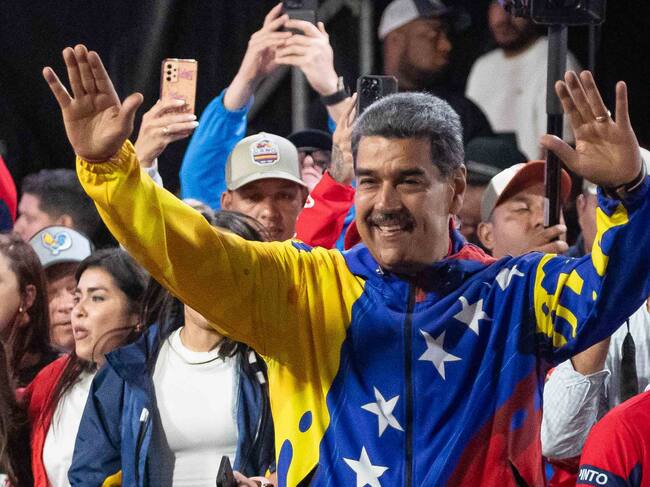 El presidente de Venezuela, Nicolás Maduro, celebra tras conocer los resultados de las elecciones presidenciales este lunes, en Caracas (Venezuela). Foto: EFE.