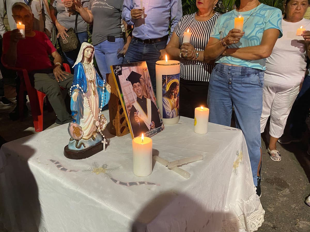 Velatón en Bucaramanga por Johan Sebastián Durán Guerrero tras su muerte en Estados Unidos