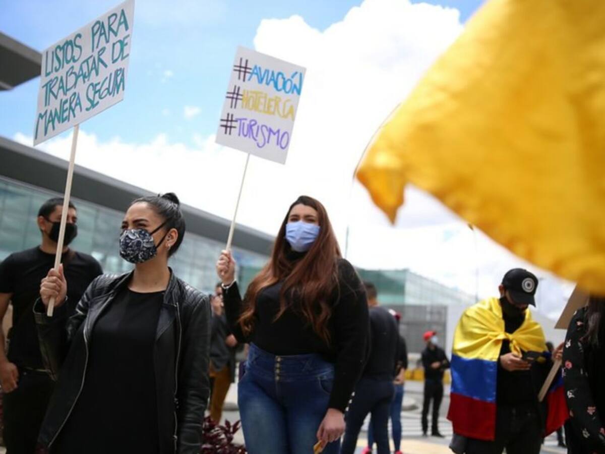 Pilotos y extranjeros varados piden que se reactiven los vuelos