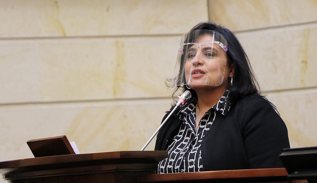 El senado eligió en sesión presencial al remplazo del exmagistrado Carlos Bernal en el alto tribunal.