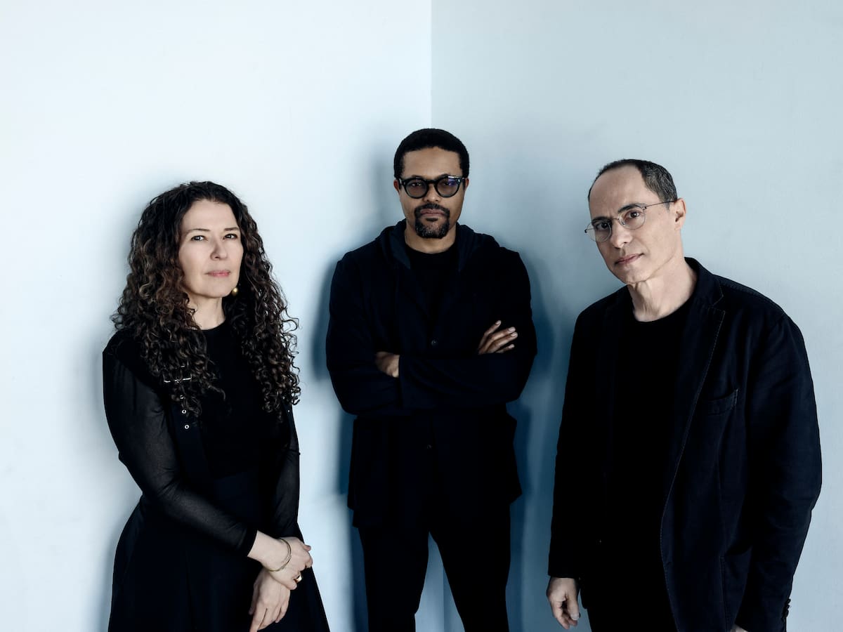 El trío neoyorquino SHORTCUTS que redefine los límites del jazz llega a Colombia