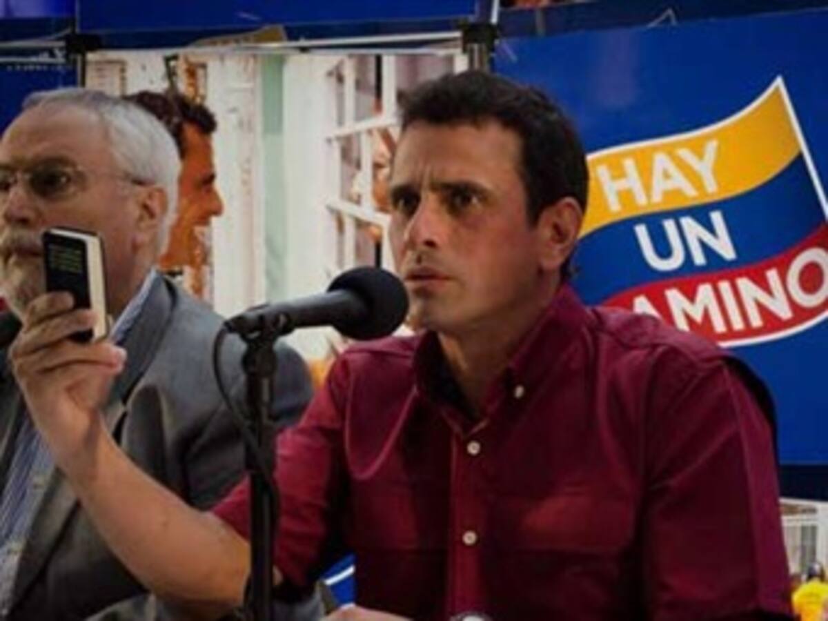 Campaña de Capriles niega estar vinculada a encuentro de Uribe con opositores en la frontera