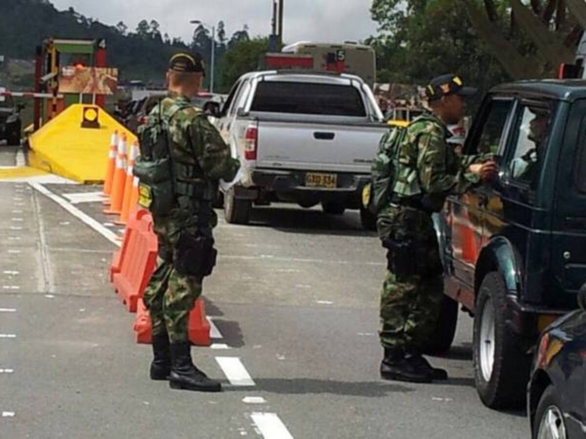Ejército se toma vías y peajes del eje cafetero para garantizar movilidad en el plan retorno