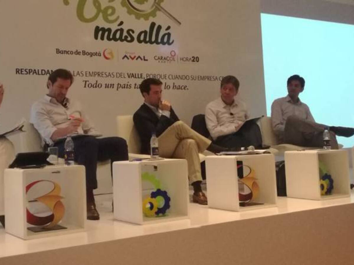 "Discusiones sobre desarrollo y crecimiento económico deben darse en las regiones y no desde el centro": Bruce Mac Master