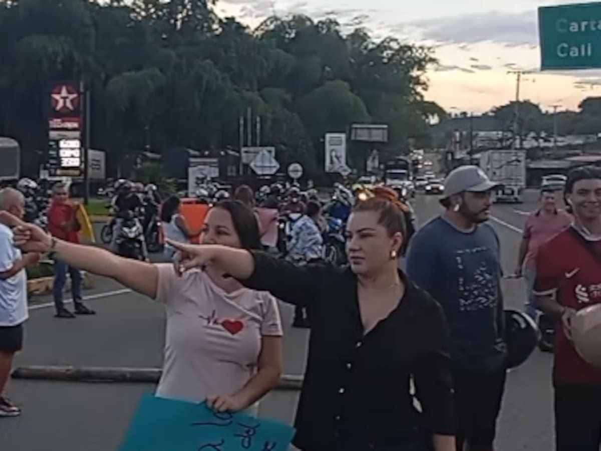 Nuevamente habitantes de Colinas del Bosque en Dosquebradas, bloquearon La Romelia - El Pollo