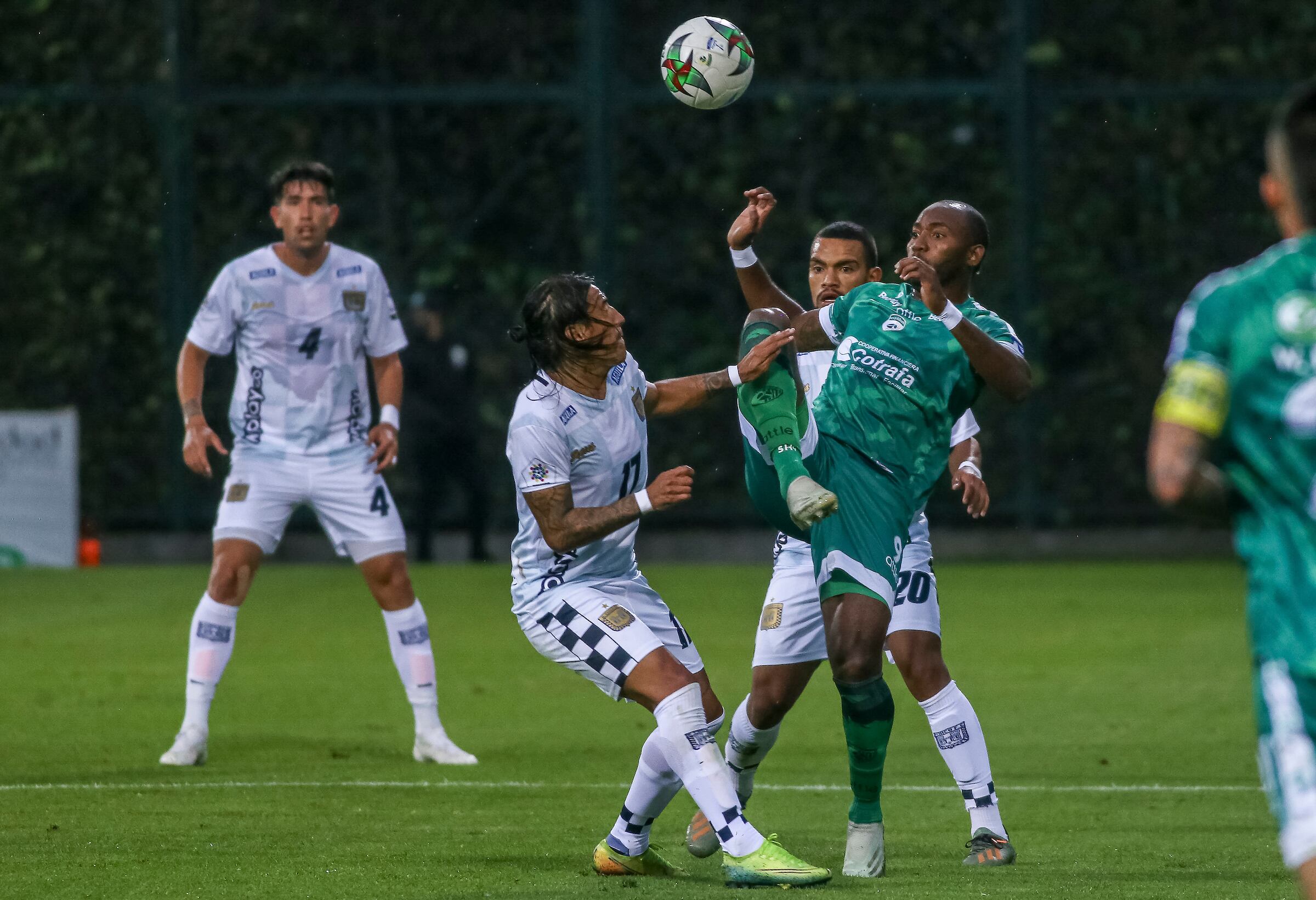 Duelo entre La Equidad y Boyacá Chicó F.C. en Liga. (Cortesía - Dimayor)
