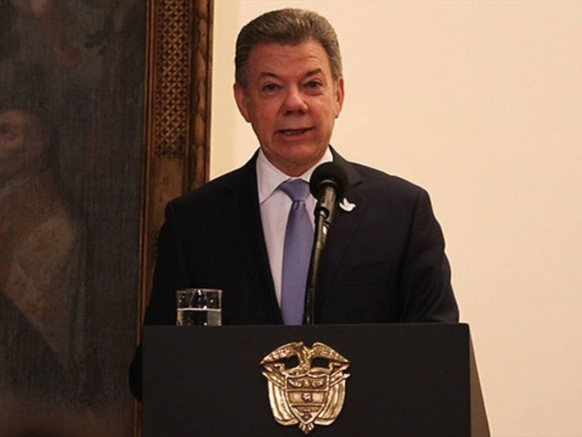 Los poderes públicos están sufriendo una crisis: Santos
