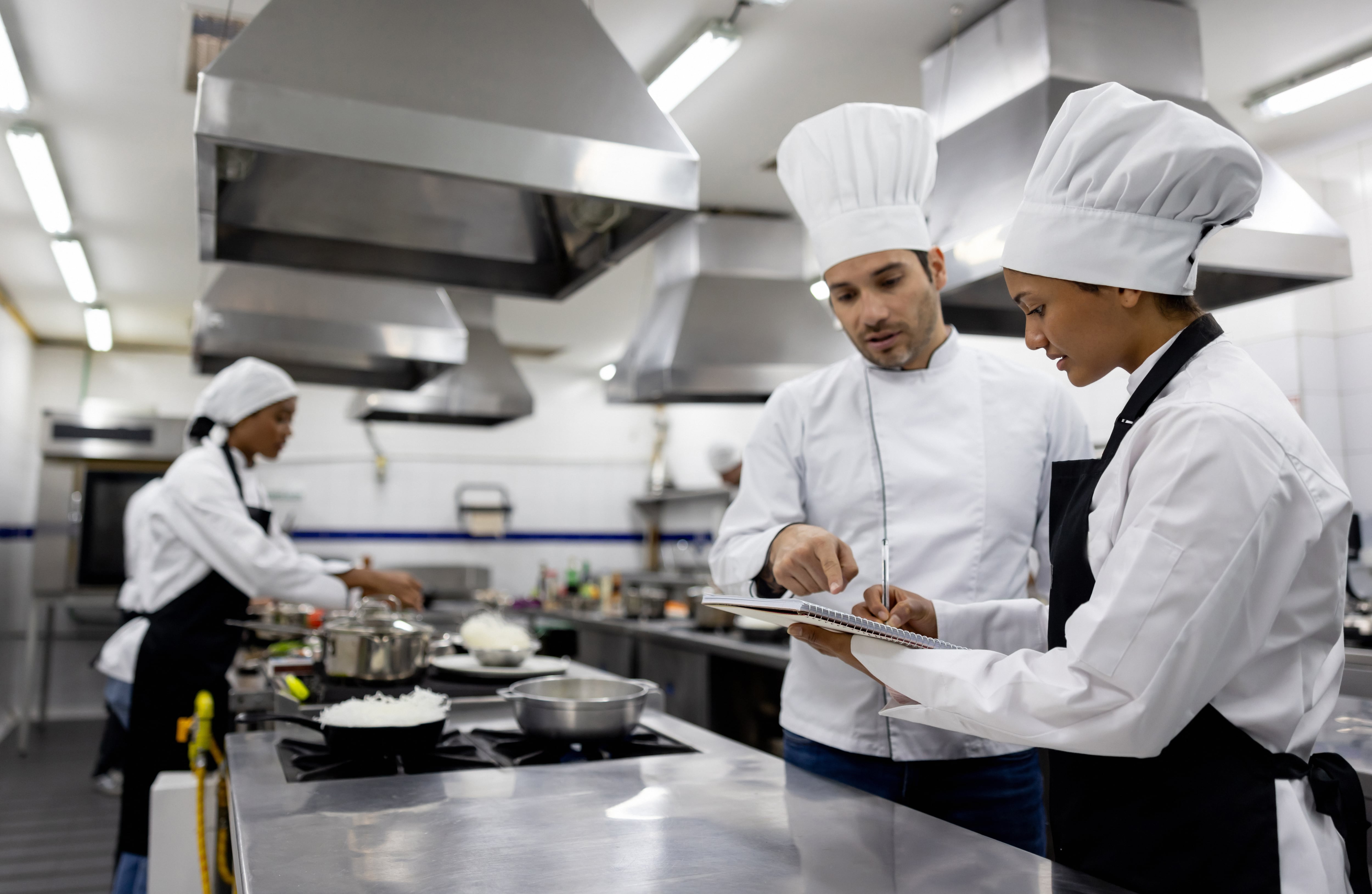 Conozca dónde estudiar la carrera de gastronomía. Foto: Getty Images.