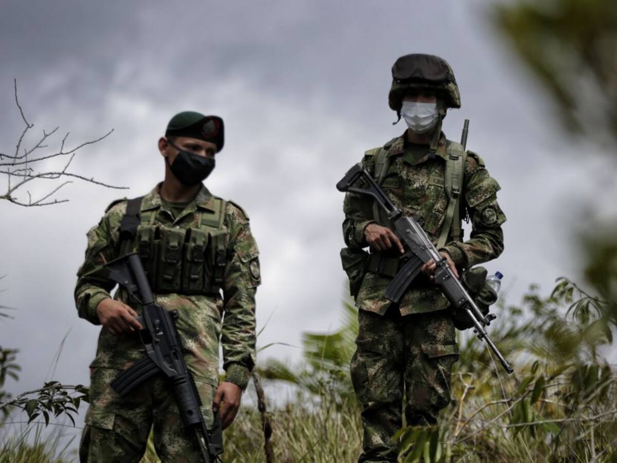 Disidencia de las Farc quema vehículos en el centro del Valle