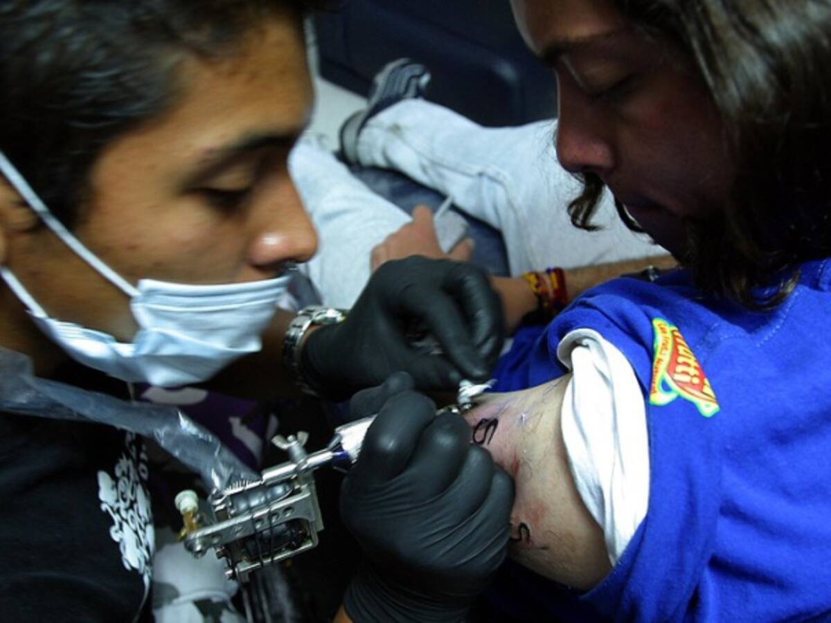 Los tatuajes o cicatrices no visibles no deben afectar el derecho al trabajo