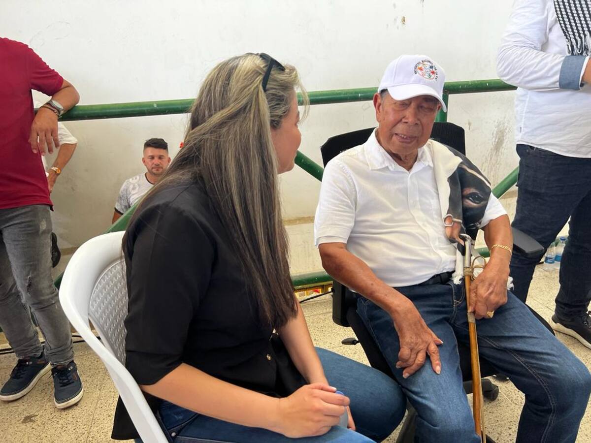 Ramón Isaza y Pastor Alape se encuentra en Puerto Boyacá para hablar de paz