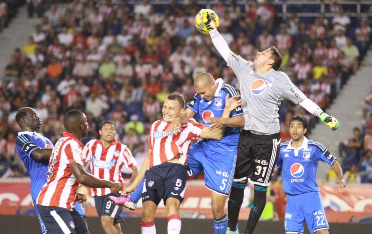 El único gol del partido lo anotó el capitán Mayer Candelo. Millonarios llegó a 18 puntos en la décima fecha.