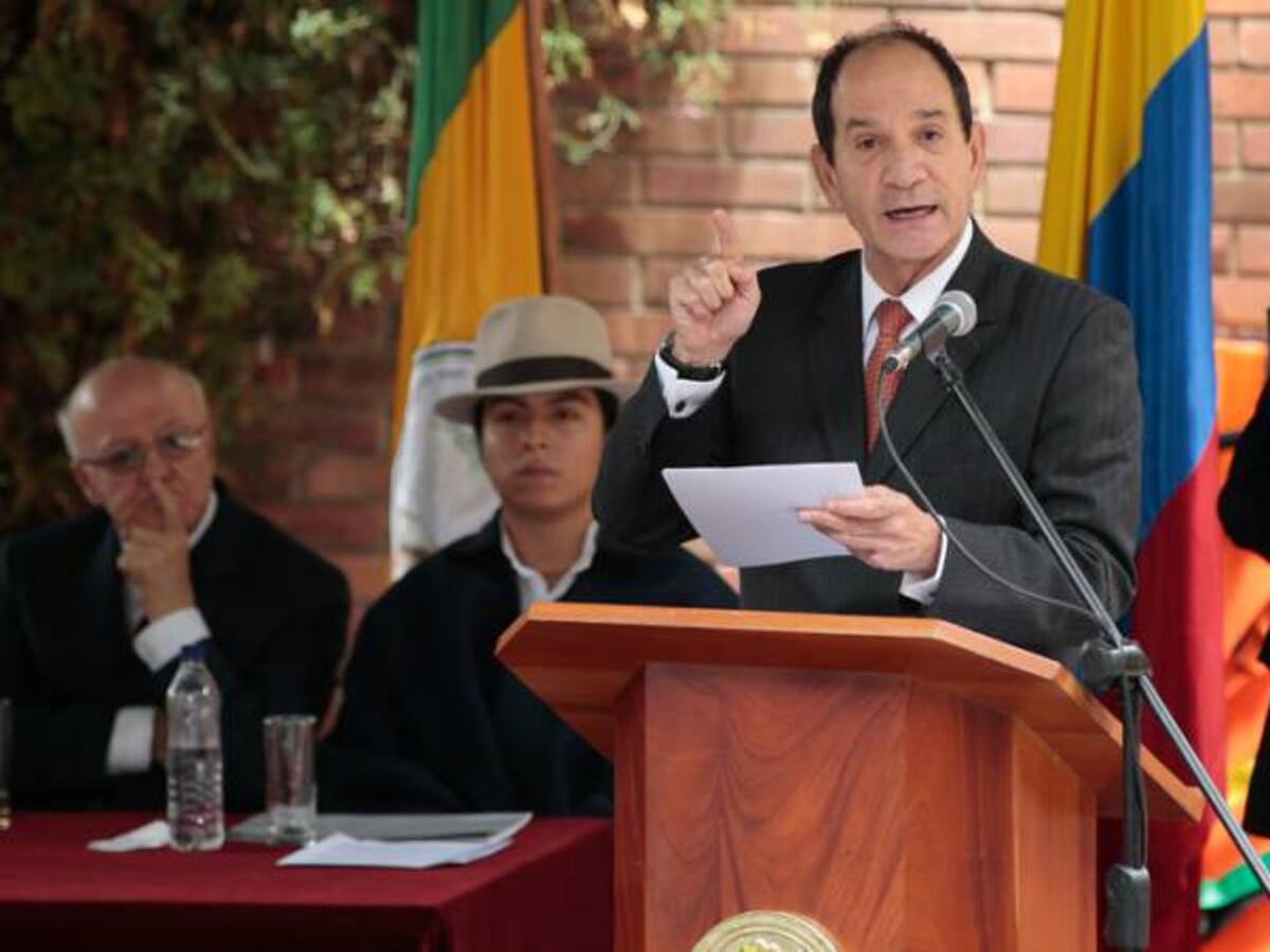 Desde Timochenko hasta el último guerrillero van a ir a la jurisdicción especial: Henao