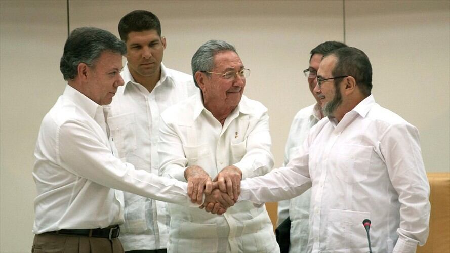 Juan Manuel Santos, Raúl Castro y "Timochenko". Foto: Colprensa