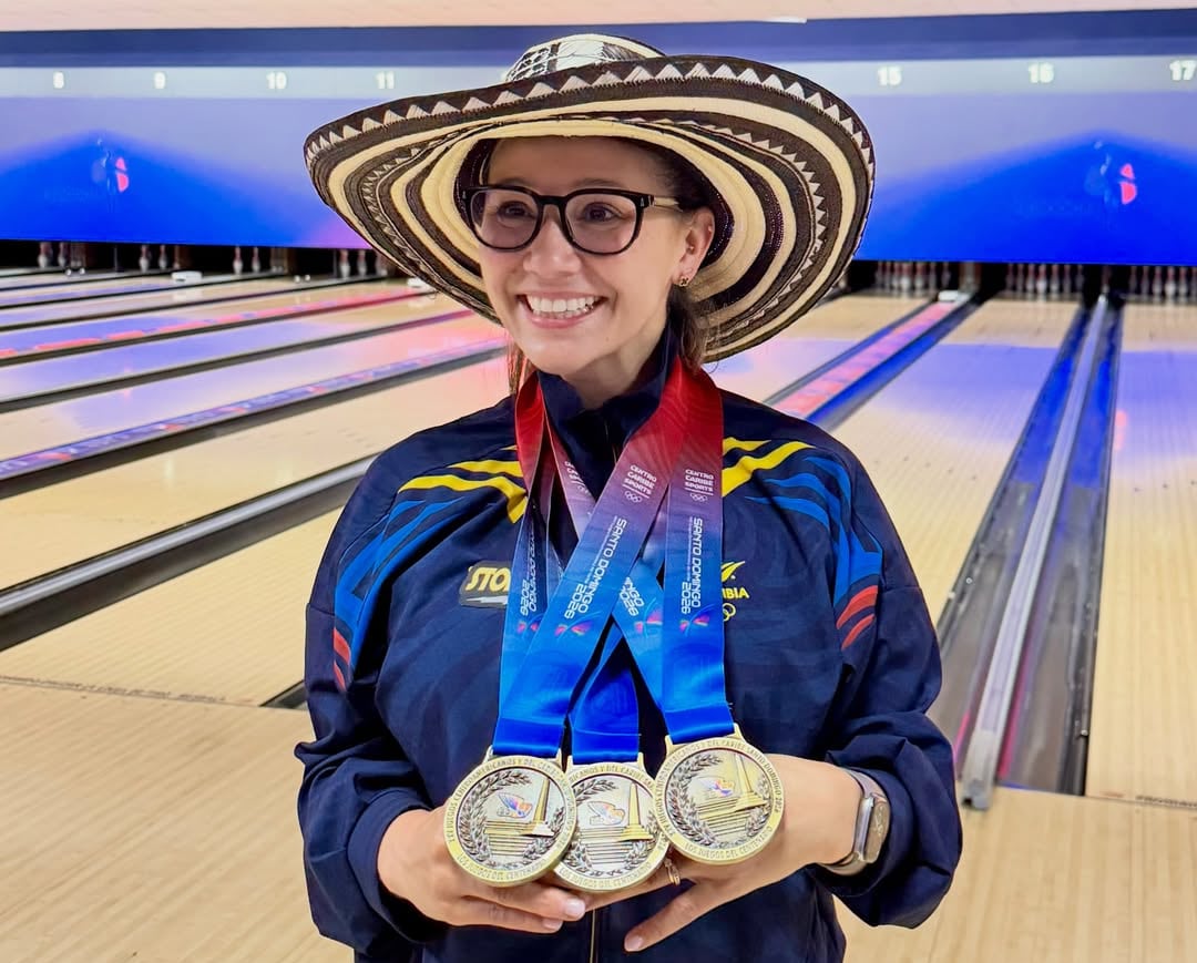 Clara Juliana Guerrero, bolichera quindiana y sus tres medallas de oro ganadas en los Juegos Centro Americanos 2026. Foto: Cortesía Federación Colombiana de Bowling