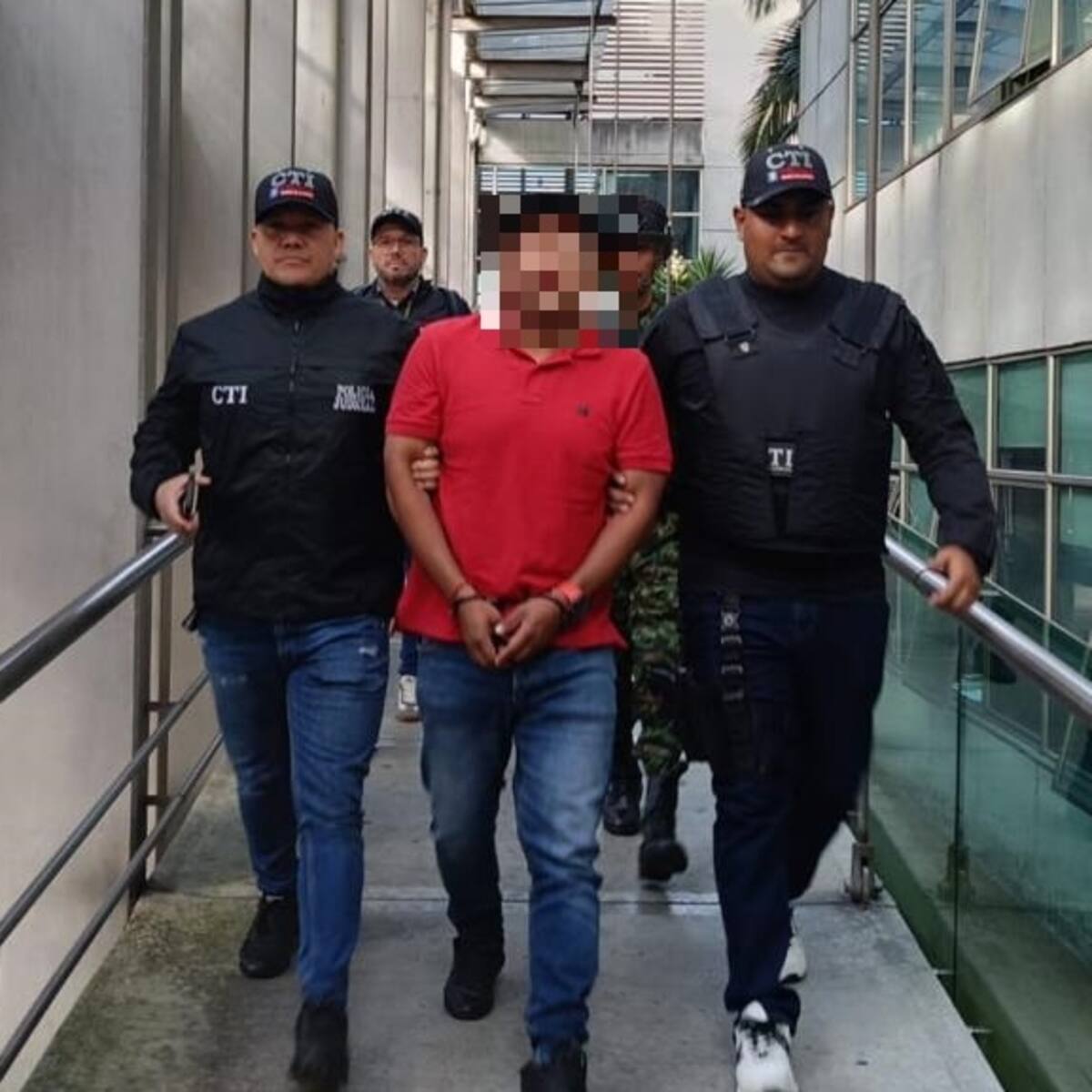 Capturan a un funcionario de la UNP que le estaría cargando armas a las disidencias en Antioquia