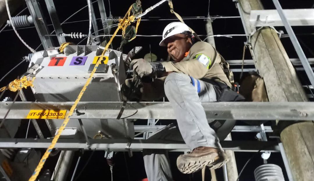 Afinia realiza labores de reparación para reparar los daños ocasionados y así garantizar la prestación del servicio