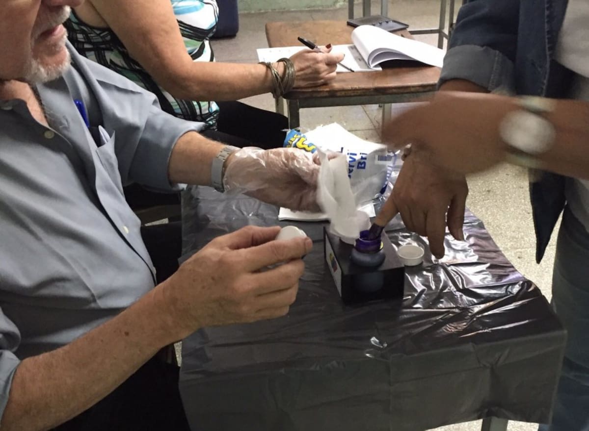 Venezuela elige la nueva Asamblea Nacional en medio de una profunda crisis económica y un ambiente polarizado.