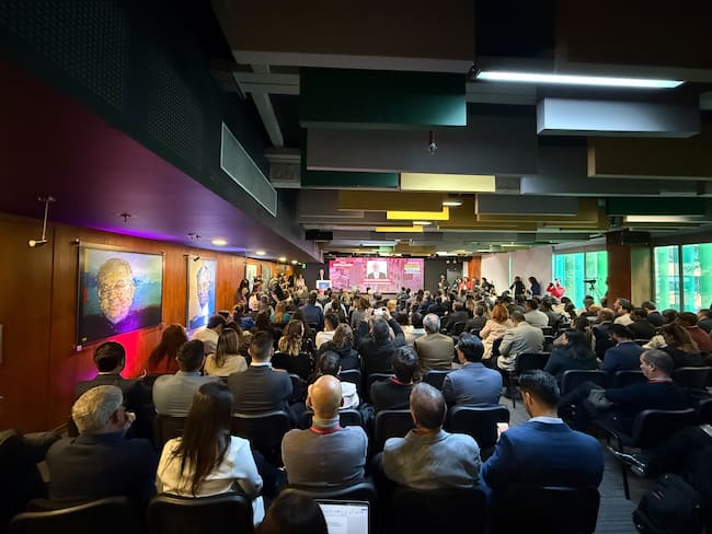 La discusión giró en torno a la capacidad del Metro para articular políticas de transporte, vivienda y sostenibilidad. | Foto: Caracol Radio