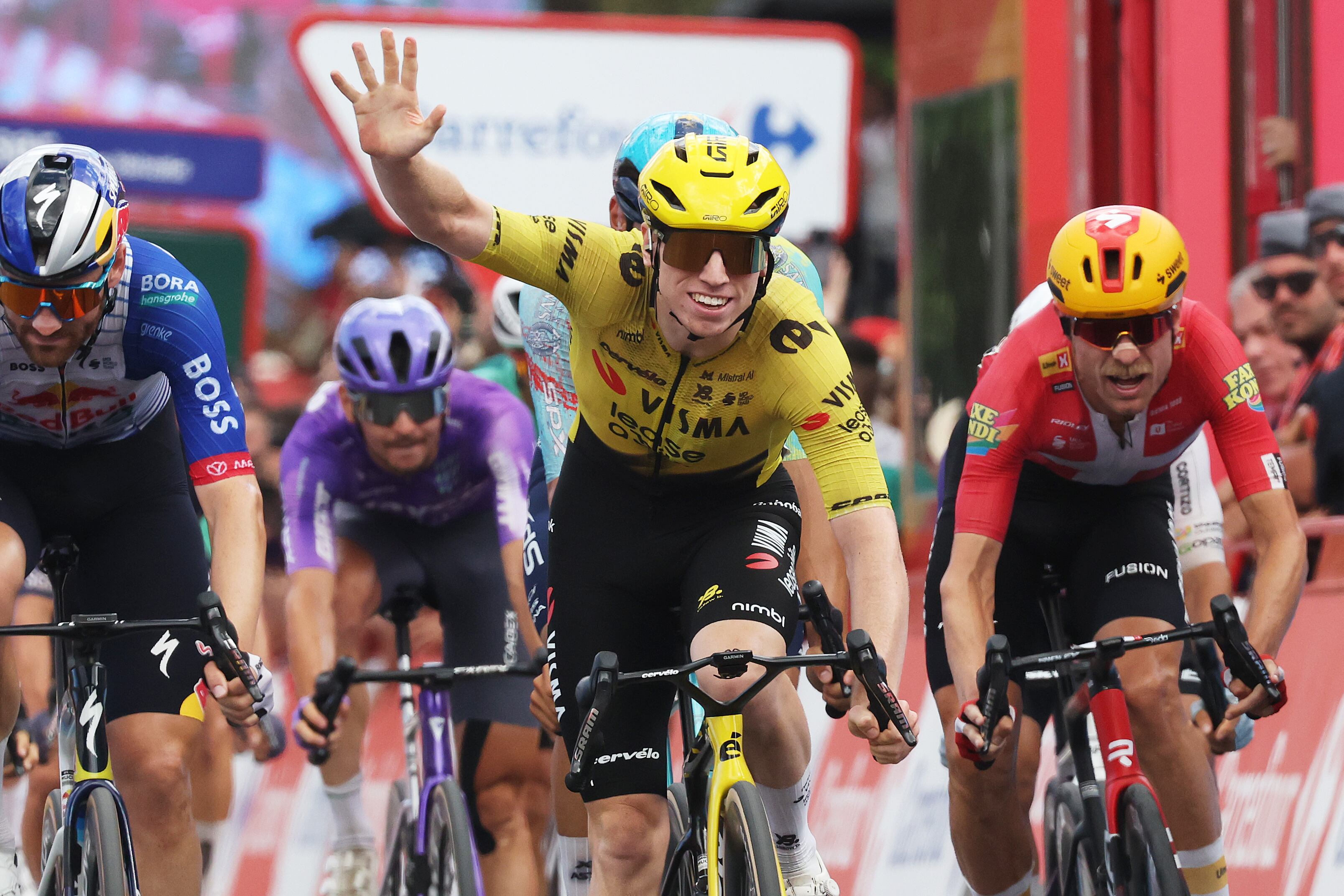 Matthew Brennan conquista la etapa 17 y hace historia en la Vuelta a España: resumen de la carrera. (Photo by Alexander Hassenstein/Getty Images)