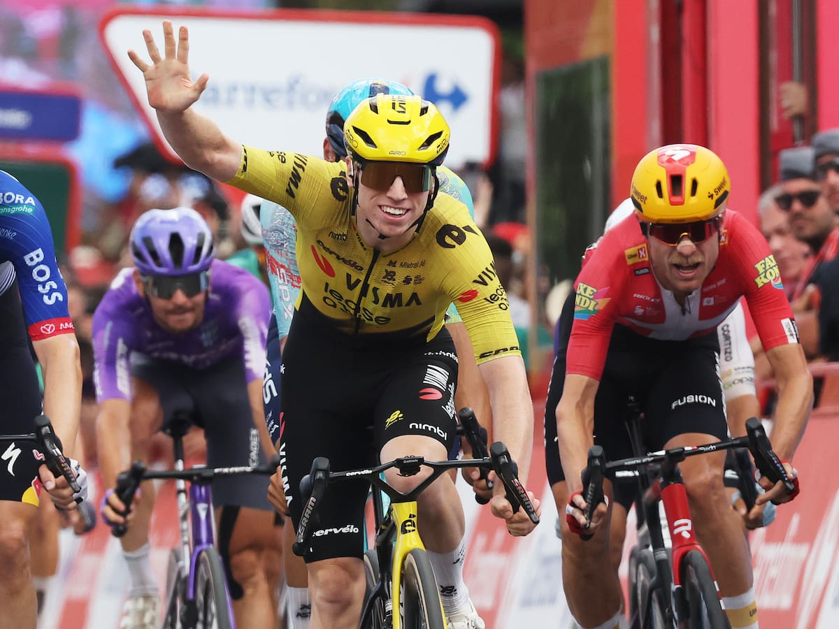 Matthew Brennan conquista la etapa 17 y hace historia en la Vuelta a España: resumen de la carrera