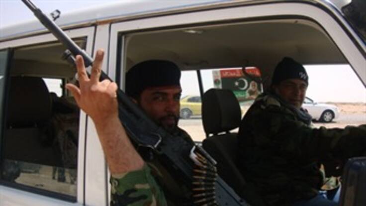 Fuerzas de Gadafi ponen cadáveres en zonas bombardeadas por la coalición: EEUU