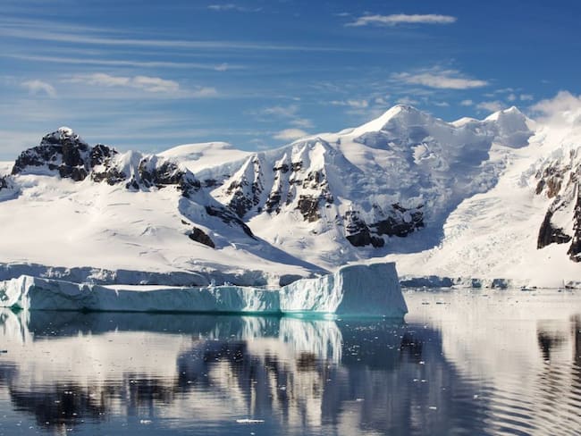 Ola de calor en el Ártico supera temperaturas y destruye el hielo marino